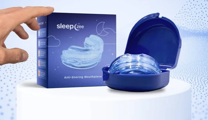 SleepZee box with the mouthpiece and its blue carrying case, the box reading sleepzee Anti-Snoring Mouthpiece